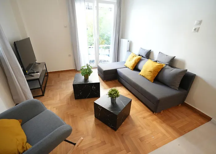 Cozy & Modern 2 Bdrm Near Imitou